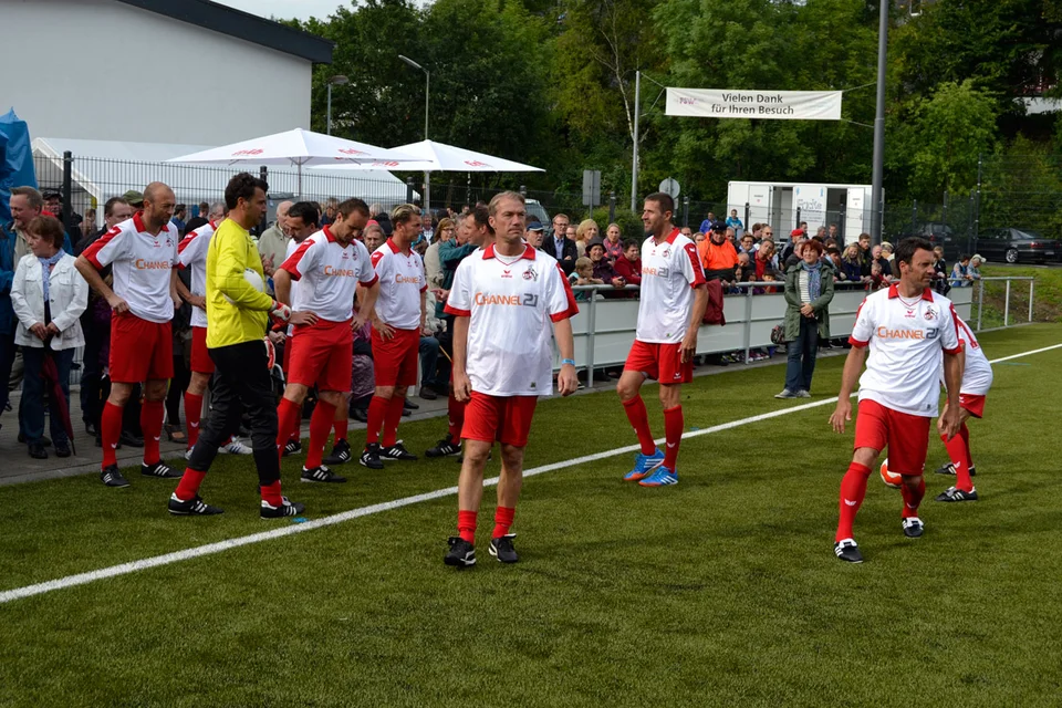 Bereit für ein bisschen Zauberfußball: die Spieler des 1. FC Köln Bereit für ein bisschen Zauberfußball: die Spieler des 1. FC Köln