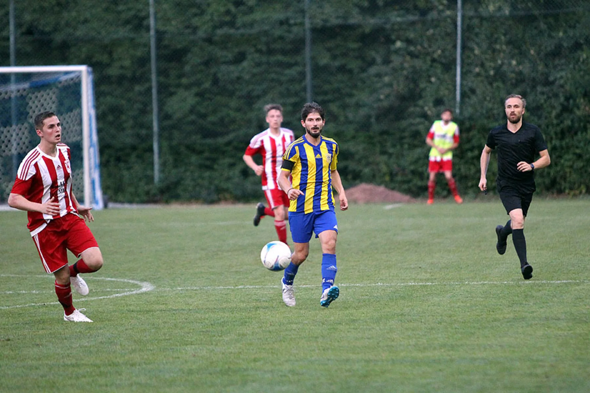 Im Spiel gegen Marienhagen agierte unsere Erste Herren lange Zeit auf Augenhöhe, musste sich schließlich aber doch geschlagen geben