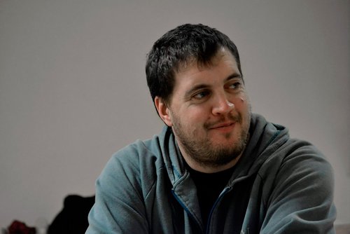 Entspanntester Theken-Mann ever: Carsten Fricke sorgte sich um das Ausschenken der Getränke und das Ausgaben der Fressalien Entspanntester Theken-Mann ever: Carsten Fricke sorgte sich um das Ausschenken der Getränke und das Ausgaben der Fressalien