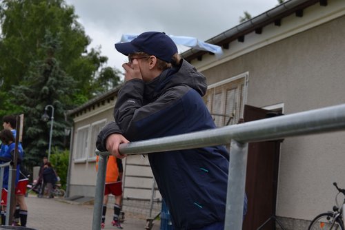 Kalt war's in Crimmitschau, weshalb sich Benjamin Gries etwas dicker einpackte Kalt war's in Crimmitschau, weshalb sich Benjamin Gries etwas dicker einpackte