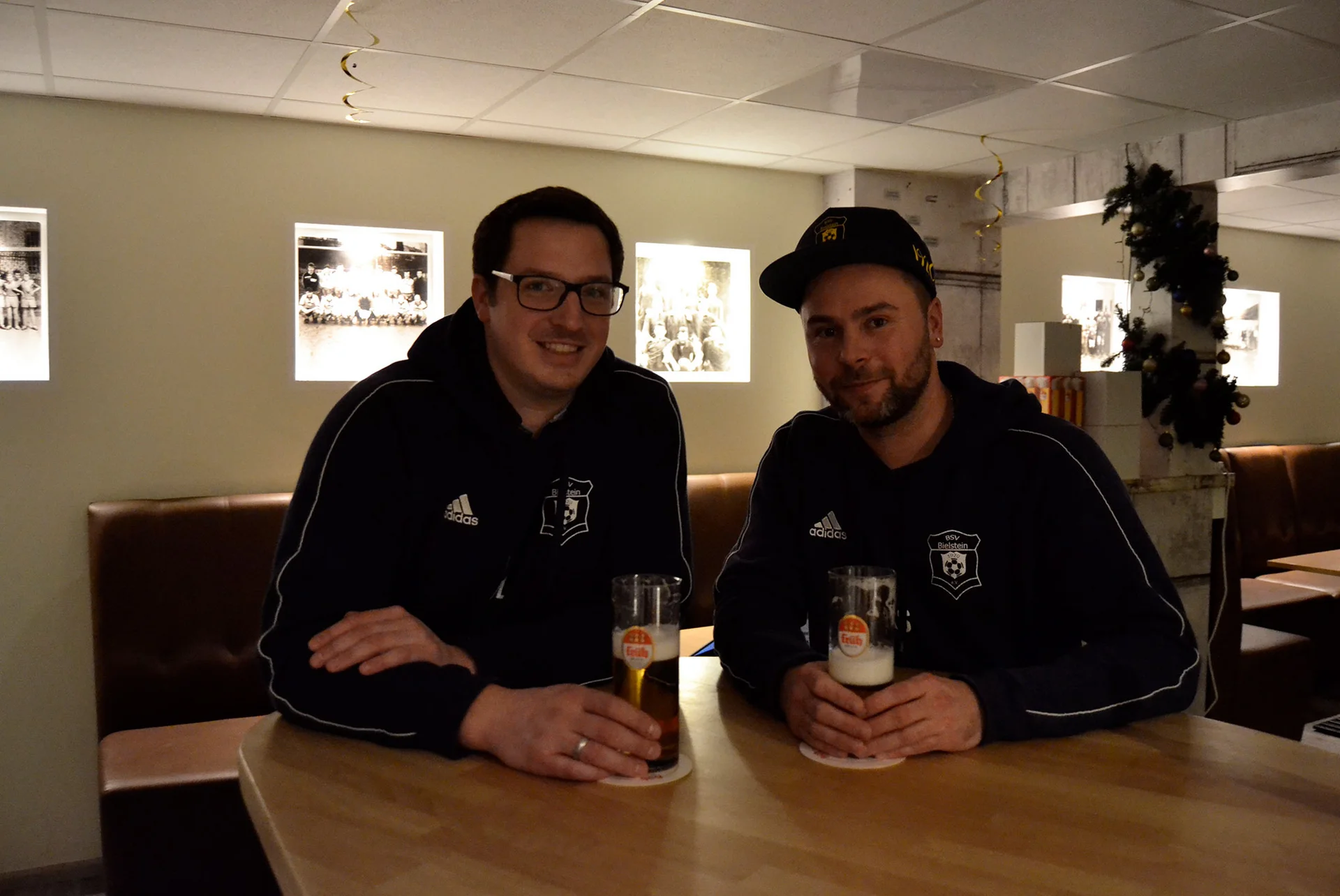 Florian Last und Ronnie Schmidt im Vereinshaus des BSV Bielstein