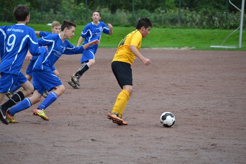 Vier gegen einen: der Bielsteiner Akteur blieb dennoch am Ball