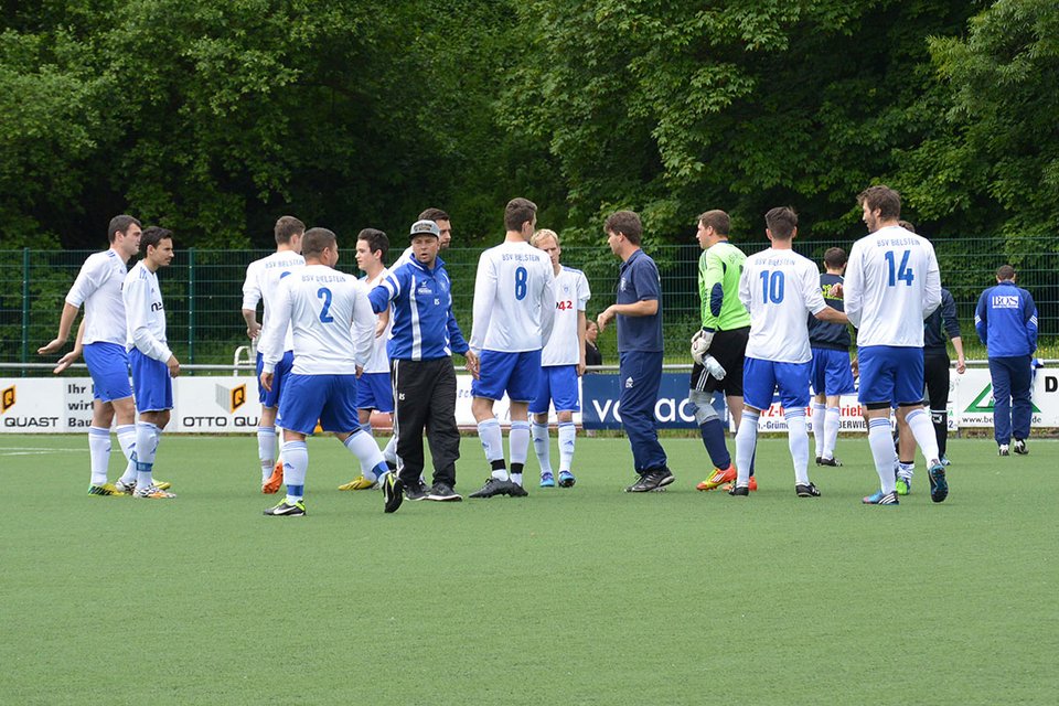 Lockere Stimmung: die Erste war vor Spielbeginn locker drauf