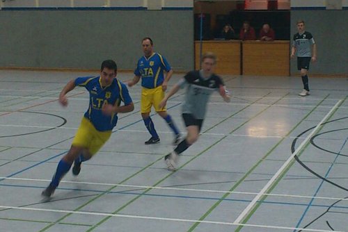 Patrick Weßel versucht, einen Ball zu erlaufen
