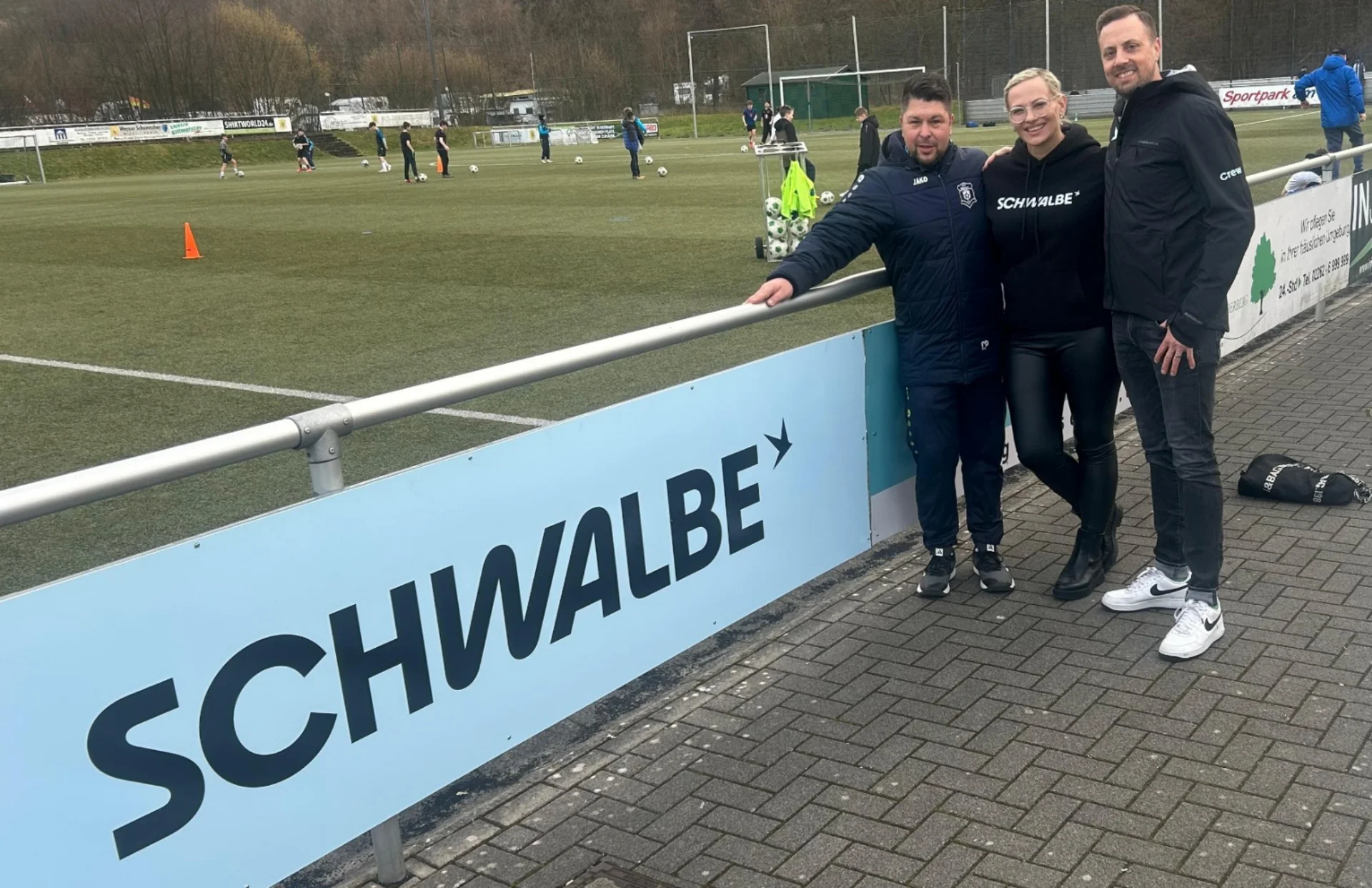 Geschäftsführer Christopher Pethe freut sich stellvertretend für den Verein über die Partnerschaft mit Schwalbe