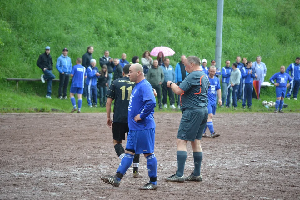 Nach 15 Minuten hatte Kenny Schmidt die Möglichkeit, per Elfmeter zu verkürzen ... Nach 15 Minuten hatte Kenny Schmidt die Möglichkeit, per Elfmeter zu verkürzen ...