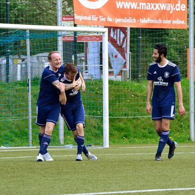 Dritte Herren (Kreisliga D): Vereinslegende Moog entscheidet Hitzeschlacht