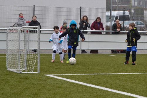 Den Ball toll erobert, alleine auf's Tor zugelaufen und am Ende doch nicht getroffen - sei's drum, eine tolle Aktion des Bielsteiner Kindes