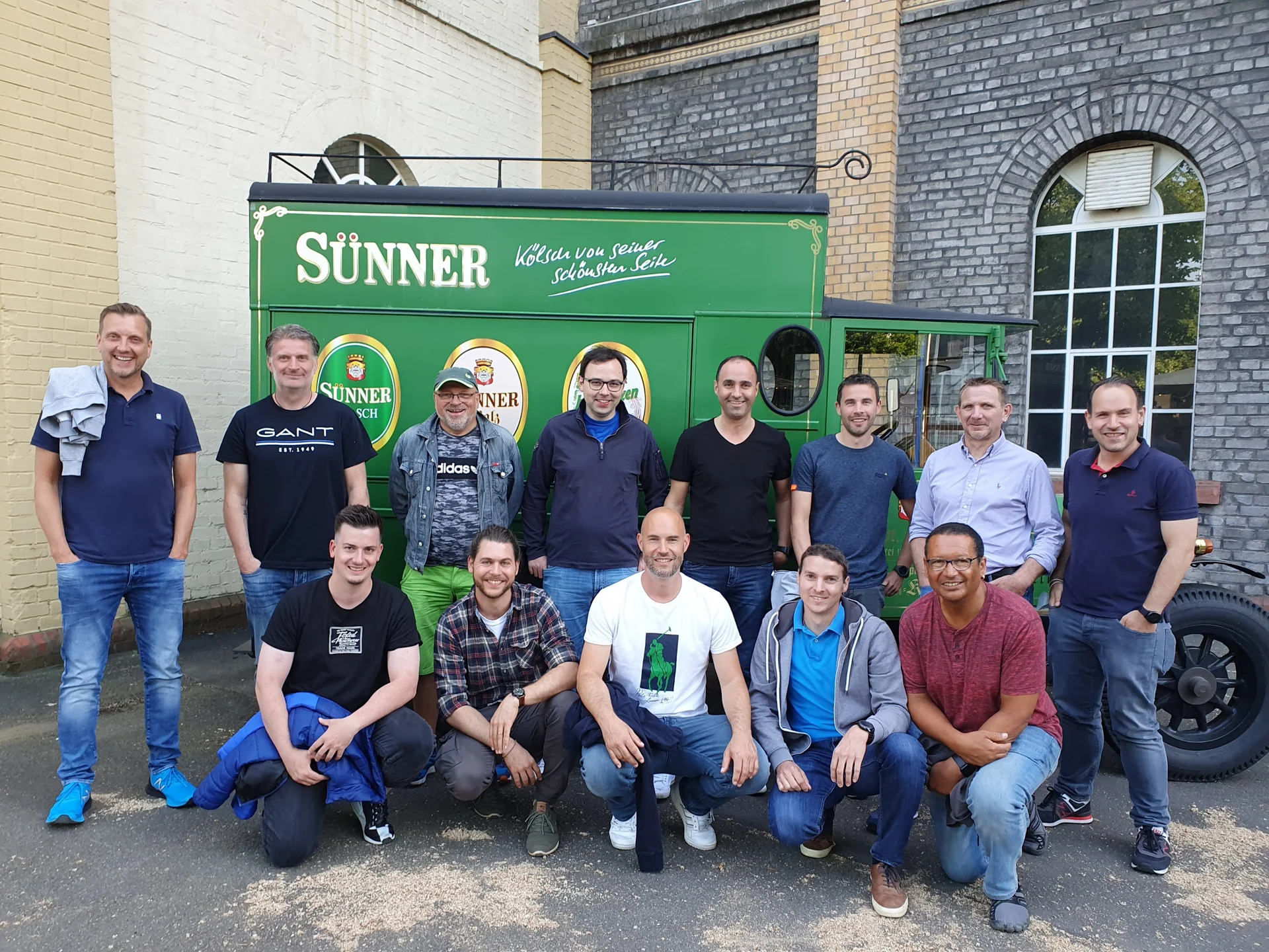 Unsere Alte Herren vor der Sünner Brauerei