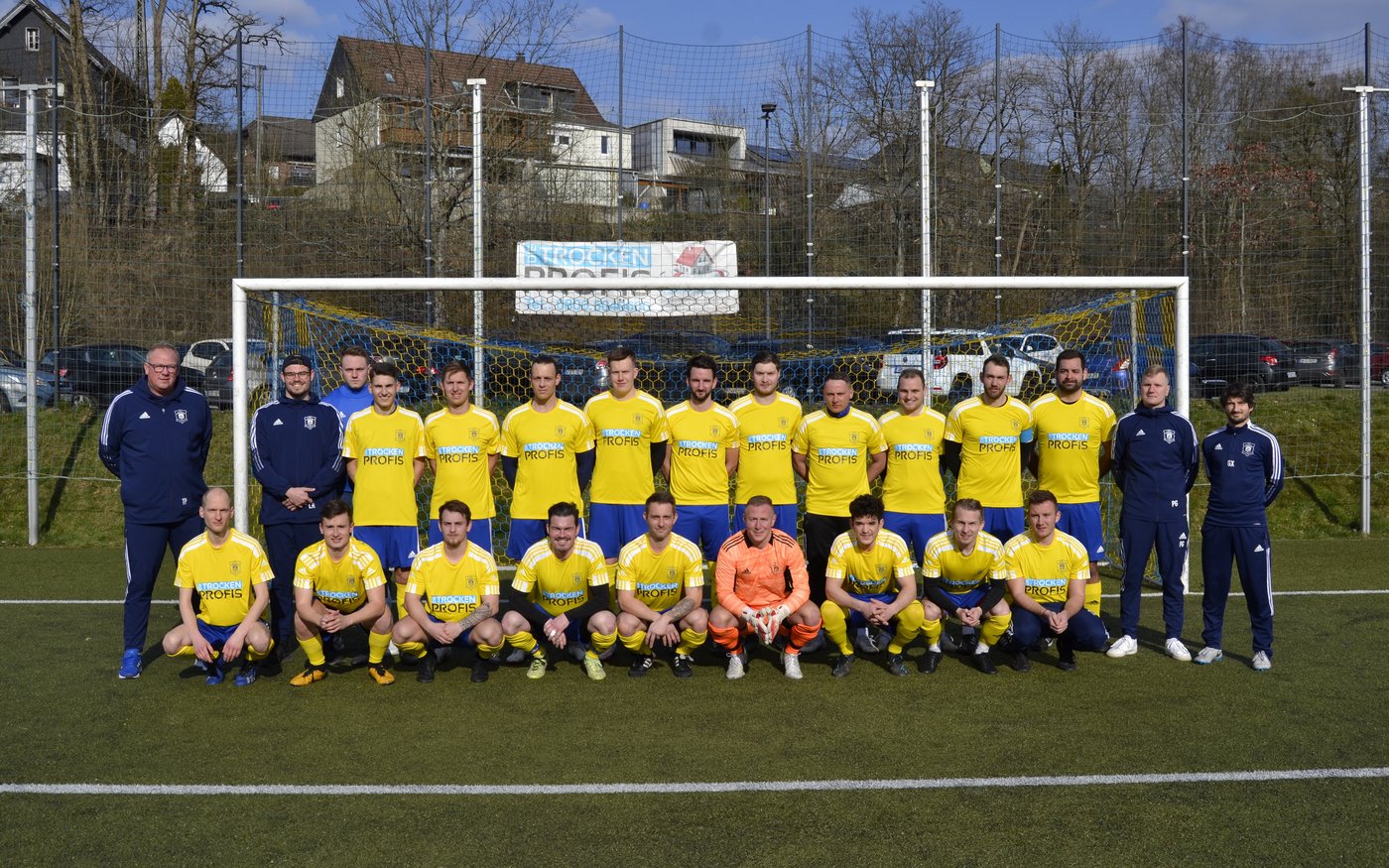 Die Erste Herren des BSV Bielstein bedankt sich bei den TROCKENPROFIS für die Trikotspende