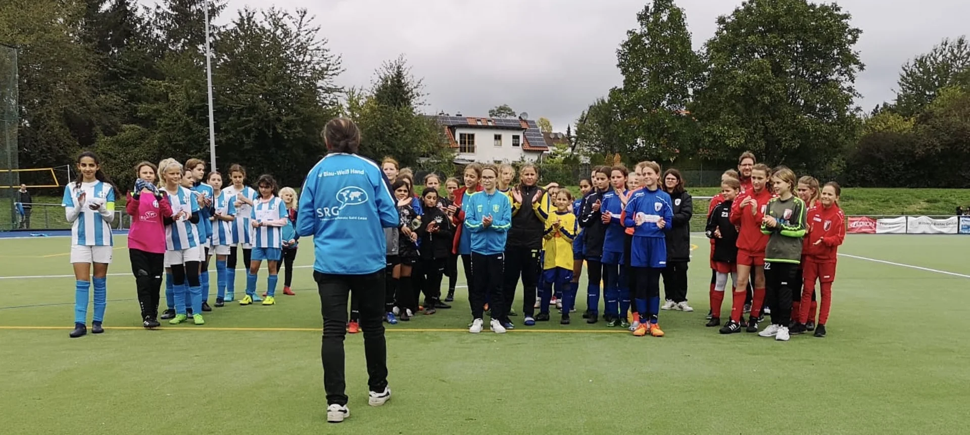 Bei der Siegerehrung freuten sich unsere U13 Juniorinnen über den vierten Platz