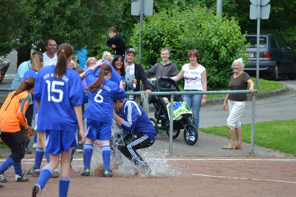 Spieler, Trainer und Zuschauer hatten ihren Spaß ... Spieler, Trainer und Zuschauer hatten ihren Spaß ...