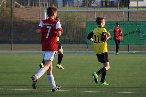 Der Versuch des Angebots: Lukas Burkhardt bietet sich an Der Versuch des Angebots: Lukas Burkhardt bietet sich an