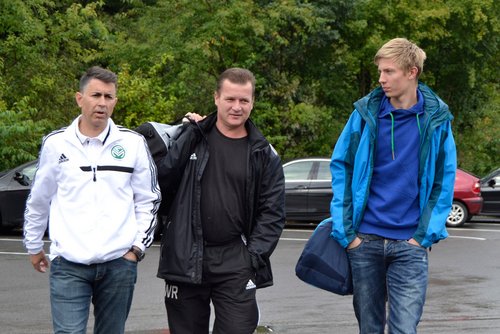Zusammen mit dem FC kam auch das Schiedsrichtergespann in Bielstein an Zusammen mit dem FC kam auch das Schiedsrichtergespann in Bielstein an