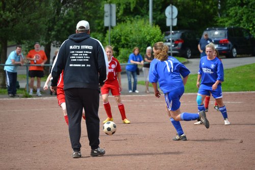 Tempoerhöhung im richtigen Moment: Jacy lässt ihre verdutzte Gegenspielerin stehen Tempoerhöhung im richtigen Moment: Jacy lässt ihre verdutzte Gegenspielerin stehen