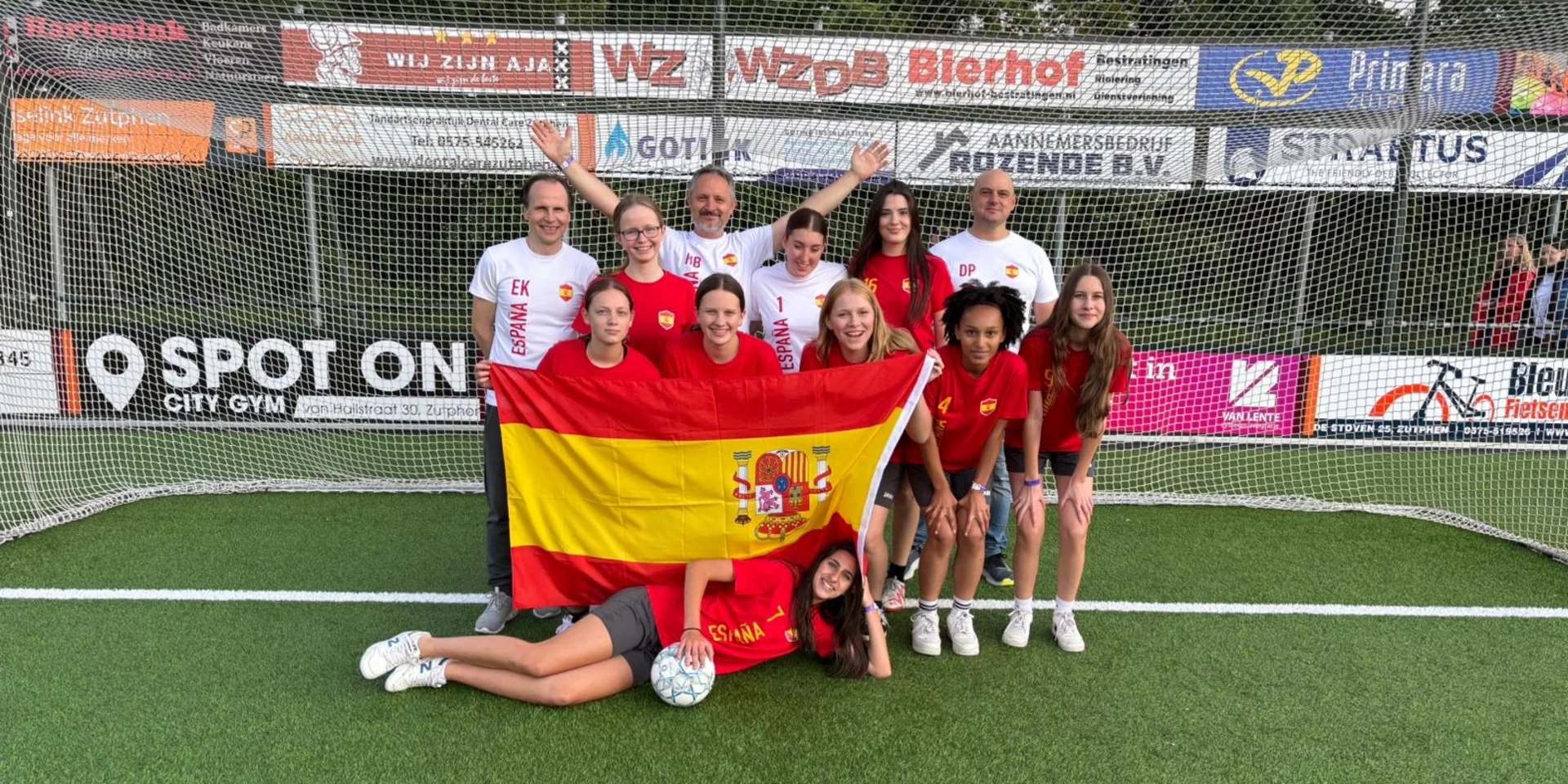 „Viva España“: Unsere U17 Mädchen traten unter spanischer Flagge beim Turnier an