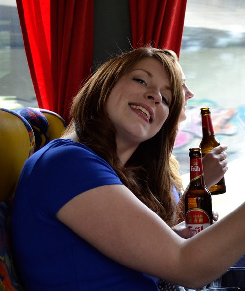 Sabrina lächelt in die Kamera Sabrina lächelt in die Kamera