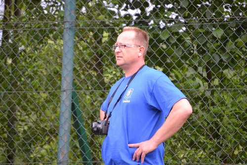Kritischer Blick, unkritische Situation: Stefan Kapp begutachtet das Spiel Kritischer Blick, unkritische Situation: Stefan Kapp begutachtet das Spiel