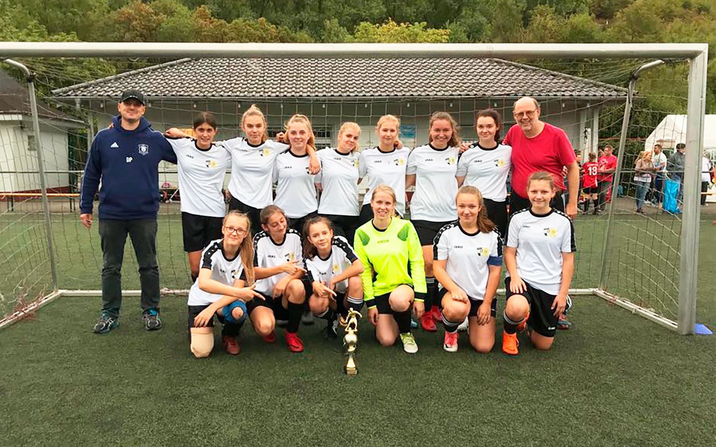 Immer gut drauf: die U17 Juniorinnen des BSV Viktoria Bielstein hatten ihren Spaß in Morsbach