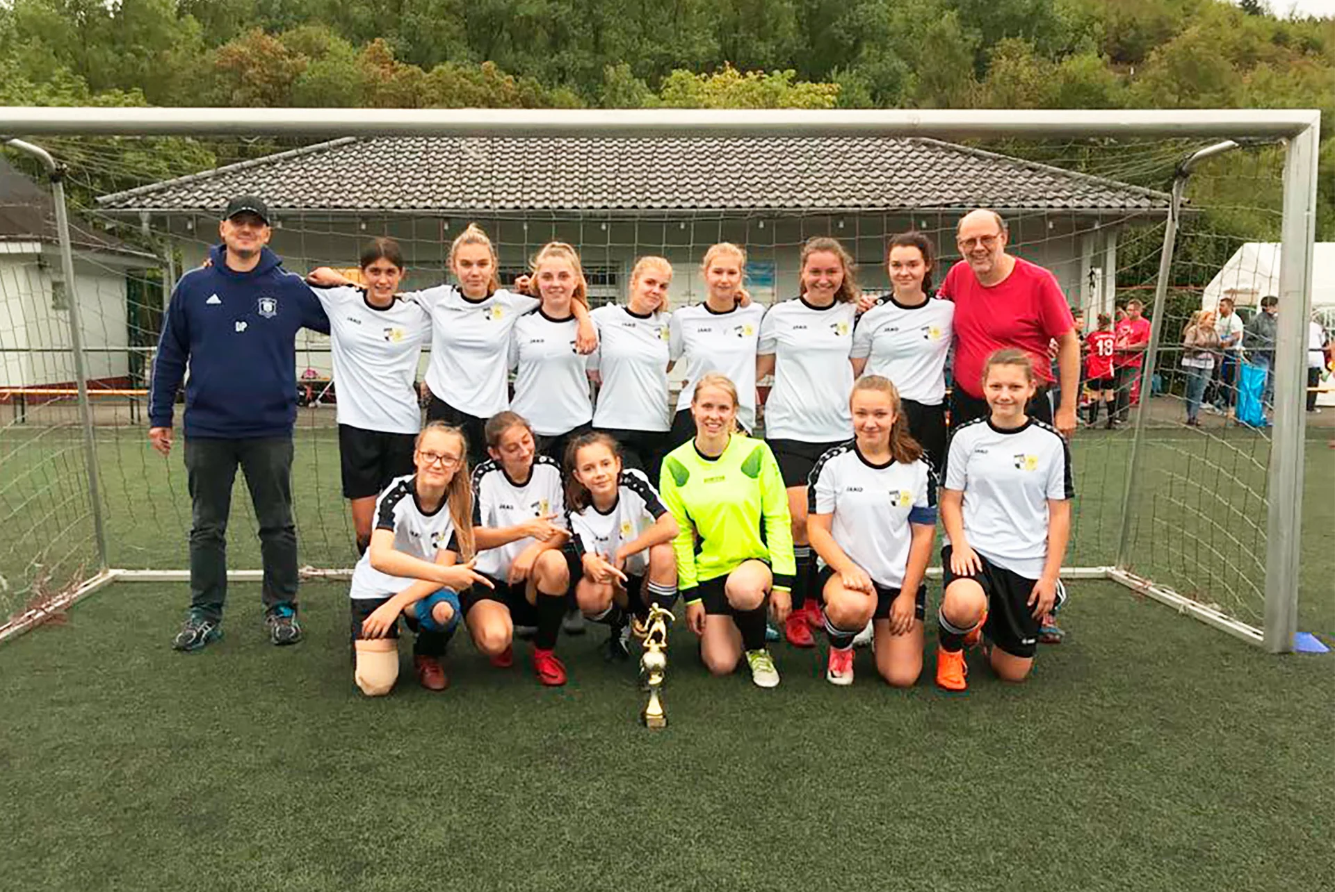 Immer gut drauf: die U17 Juniorinnen des BSV Viktoria Bielstein hatten ihren Spaß in Morsbach