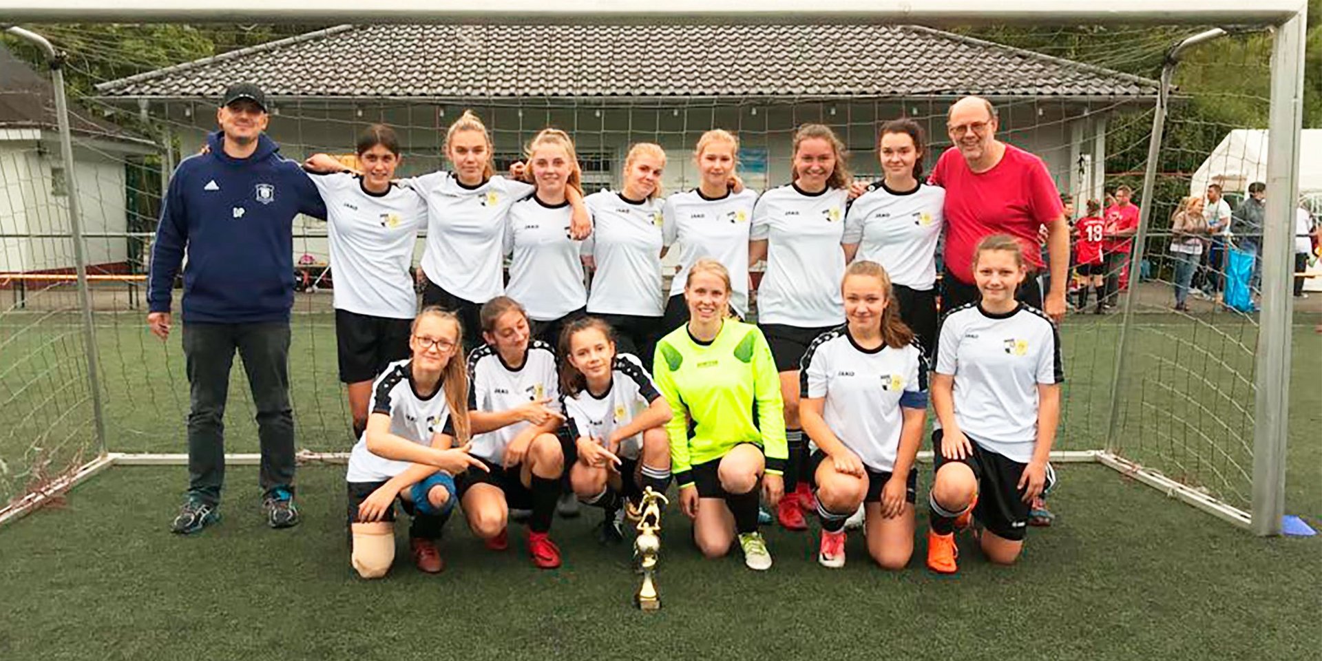 Immer gut drauf: die U17 Juniorinnen des BSV Viktoria Bielstein hatten ihren Spaß in Morsbach