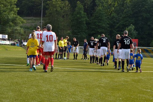 ... die Anfangsformation beider Teams ... die Anfangsformation beider Teams