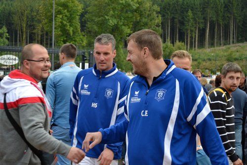 Bevor es los geht, schnell noch ein Witz: Alexander Pethe und Carsten Fricke haben vor dem Spiel noch viel zu lachen Bevor es los geht, schnell noch ein Witz: Alexander Pethe und Carsten Fricke haben vor dem Spiel noch viel zu lachen