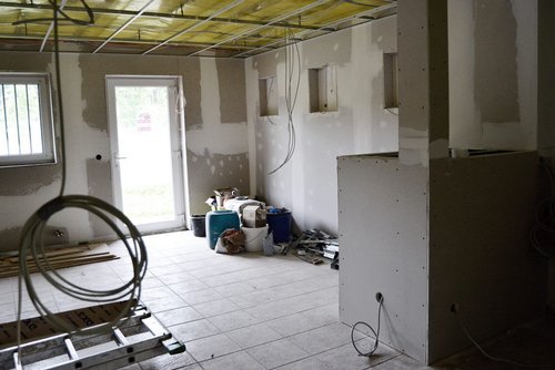 Der neue Sitzecken-Bereich samt der neuen Durchgangstür