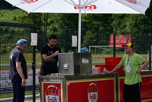 O'Zapft is: Patrick Weßel zapft das erste Kölsch O'Zapft is: Patrick Weßel zapft das erste Kölsch