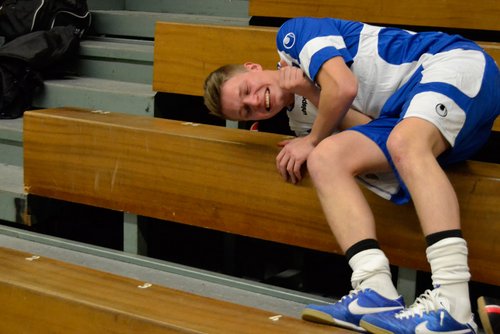 Krümmte sich kurzzeitig vor Lachen: ein Spieler der Firma Soennecken Krümmte sich kurzzeitig vor Lachen: ein Spieler der Firma Soennecken