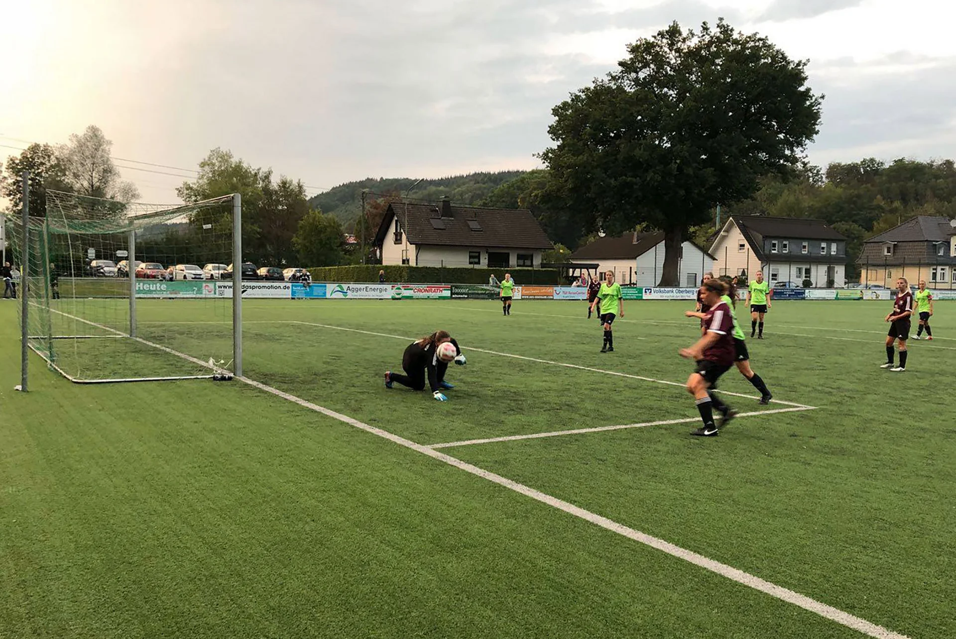 Unsere Damen hatten gegen aufopferungsvoll kämpfende Ründerotherinnen nur zu Beginn der beiden Halbzeiten kleinere Probleme