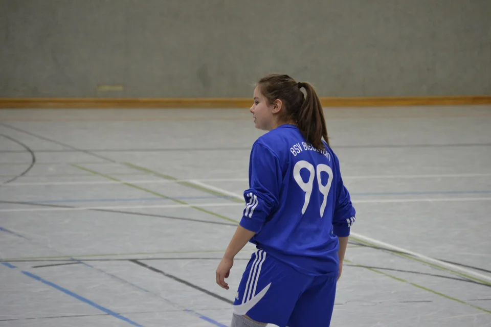 Annalena Müllenmeister beobachtet Torhüterin Eugenie Annalena Müllenmeister beobachtet Torhüterin Eugenie