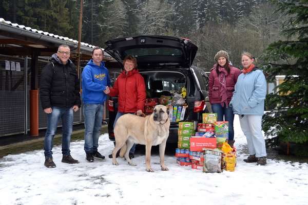 Organisation: Verein spendet Futter für das Tierheim Koppelweide