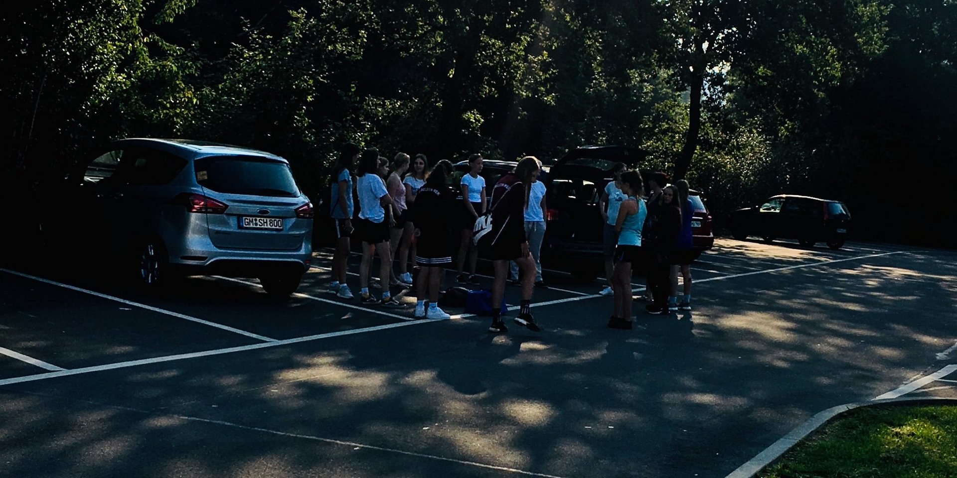 Unsere U17 Juniorinnen trafen sich am letzten Ferientag, um gemeinsam ins Jump House nach Köln zu fahren
