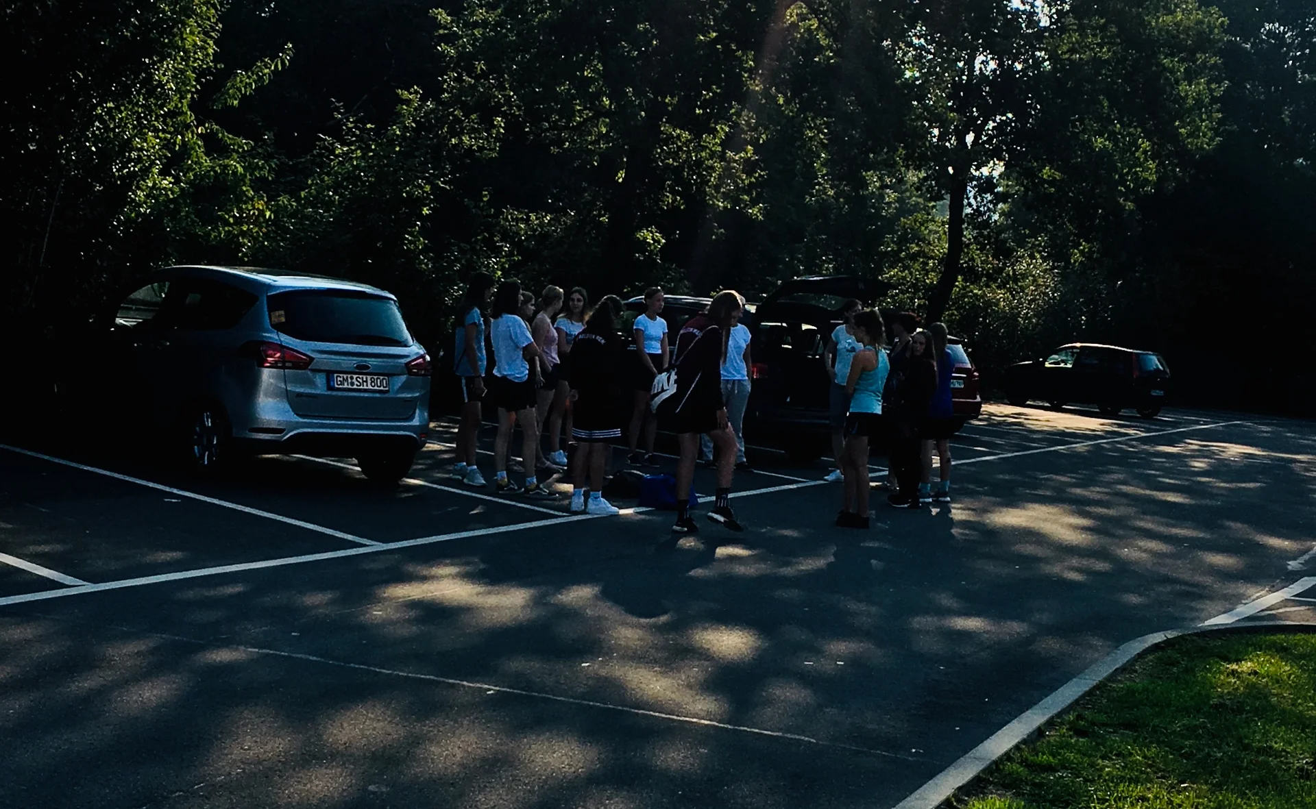 Unsere U17 Juniorinnen trafen sich am letzten Ferientag, um gemeinsam ins Jump House nach Köln zu fahren