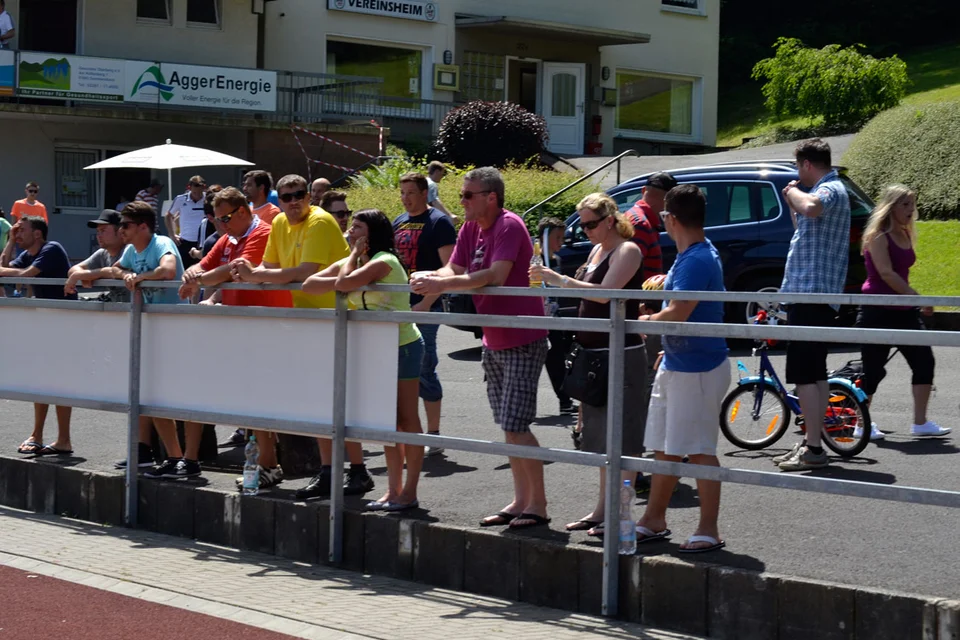 Unterstützen die Jungs in ihrem Vorhaben, Pokalsieger zu werden: die zahlreichen Zuschauer des BSV Bielstein Unterstützen die Jungs in ihrem Vorhaben, Pokalsieger zu werden: die zahlreichen Zuschauer des BSV Bielstein