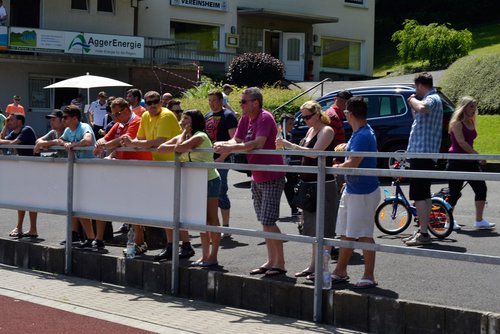 Unterstützen die Jungs in ihrem Vorhaben, Pokalsieger zu werden: die zahlreichen Zuschauer des BSV Bielstein Unterstützen die Jungs in ihrem Vorhaben, Pokalsieger zu werden: die zahlreichen Zuschauer des BSV Bielstein