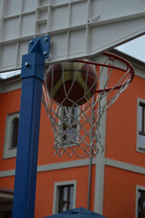 ... und landete im Netz ... und landete im Netz