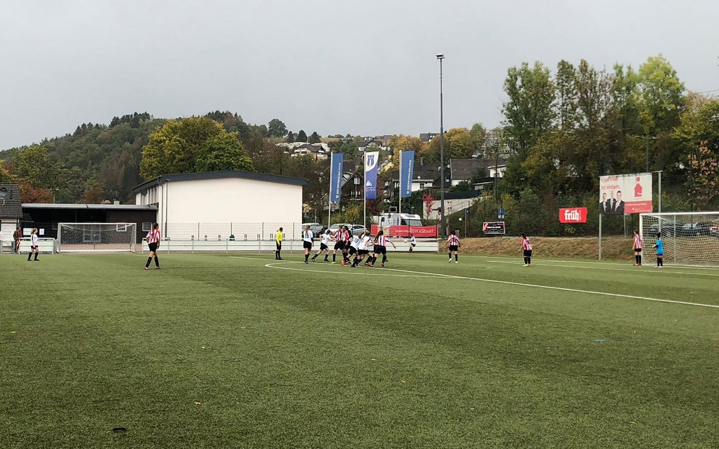 Unsere U17 Juniorinnen ließen sich von der harten Gangart der Kölnerinnen nicht einschüchtern und fuhren einen hochverdienten Sieg ein