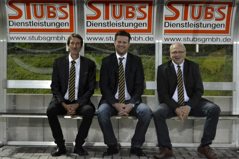 Hatten gut lachen: der Vereinsvorstand ... Hatten gut lachen: der Vereinsvorstand ...