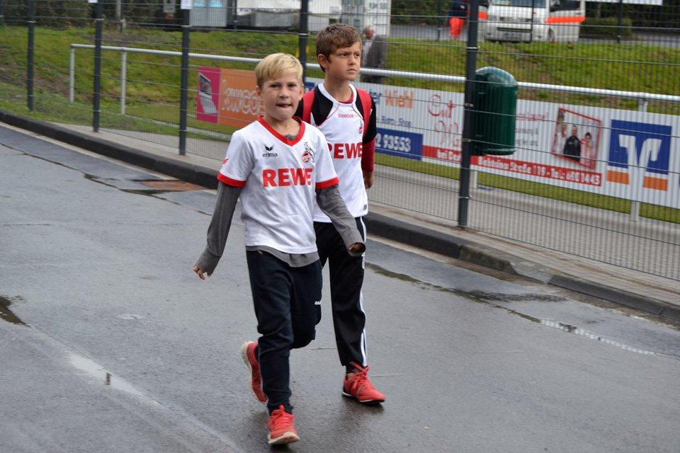 Schon weit vor dem Anpfiff kamen die ersten Kölner Fans nach Bielstein Schon weit vor dem Anpfiff kamen die ersten Kölner Fans nach Bielstein