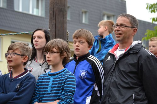 Sichtlich stolzer Spender: Reiner Nikolay ist die Freude anzusehen Sichtlich stolzer Spender: Reiner Nikolay ist die Freude anzusehen