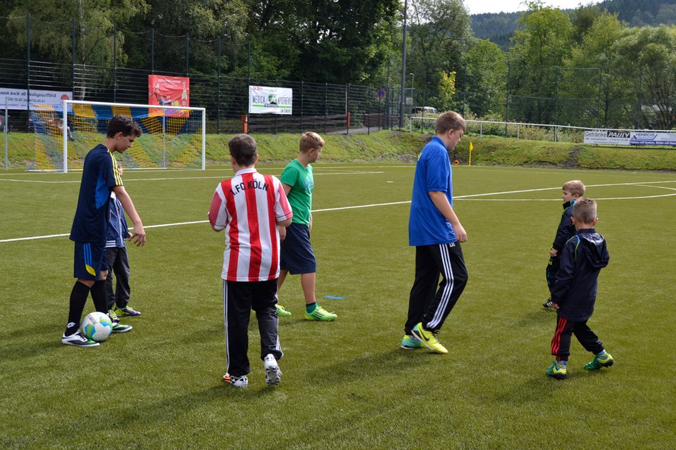 So wurden zwischendurch beispielsweise Mannschaften gebildet, die schließlich gegeneinander antraten So wurden zwischendurch beispielsweise Mannschaften gebildet, die schließlich gegeneinander antraten