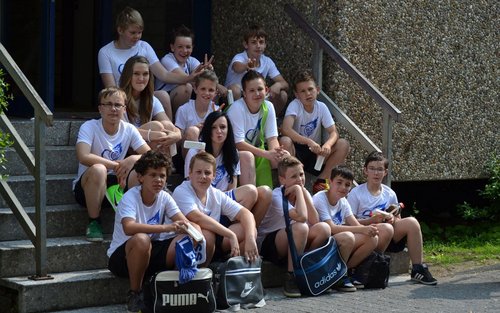 Gruppenfoto: die Kids der U13 und U15 des BSV Bielstein