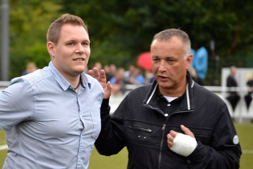 Großartiger Stadionsprecher: Christian Will im Dialog mit Pressewart Thomas Rothe Großartiger Stadionsprecher: Christian Will im Dialog mit Pressewart Thomas Rothe