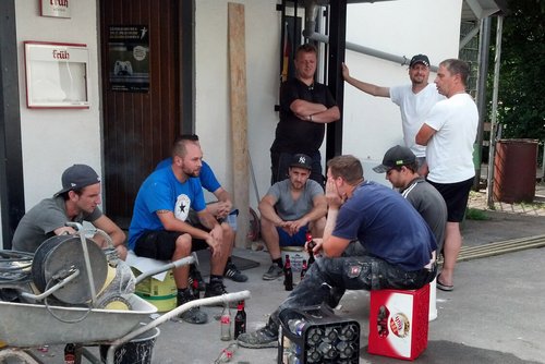 Der verdiente Lohn: die fleißigen Helfer nach getaner Arbeit