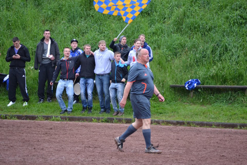 Die U19 des BSV Bielstein feierte die Zweite für ihre tolle Leistung ...