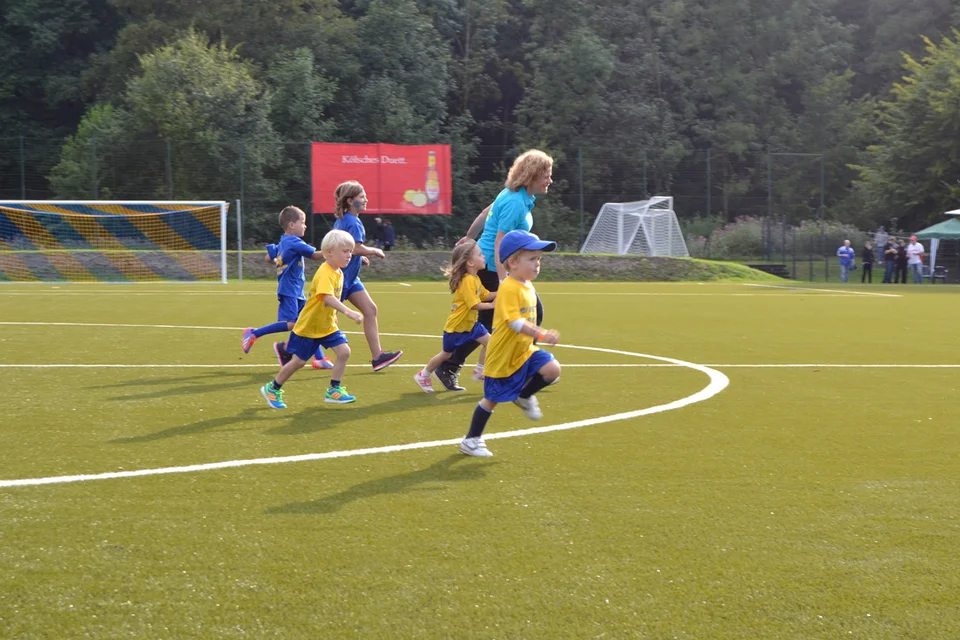 Im Vollsprint Richtung Spielfeldrand ... Im Vollsprint Richtung Spielfeldrand ...