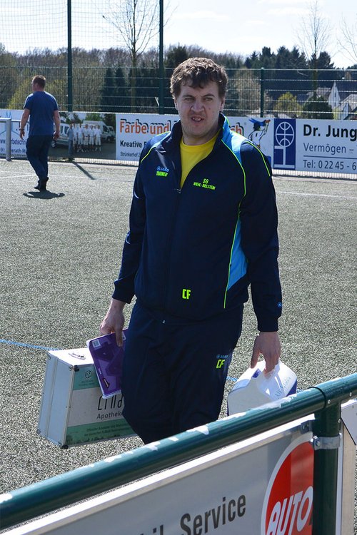 Grimmiger Blick - trotz der guten Leistung: Trainer Carsten Fricke Grimmiger Blick - trotz der guten Leistung: Trainer Carsten Fricke