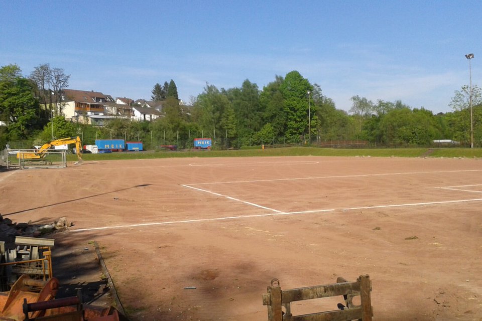Der Platz blieb am ersten Tag noch weitestgehend unversehrt Der Platz blieb am ersten Tag noch weitestgehend unversehrt